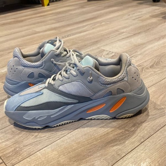 Yeezy - Picture 4 of 5